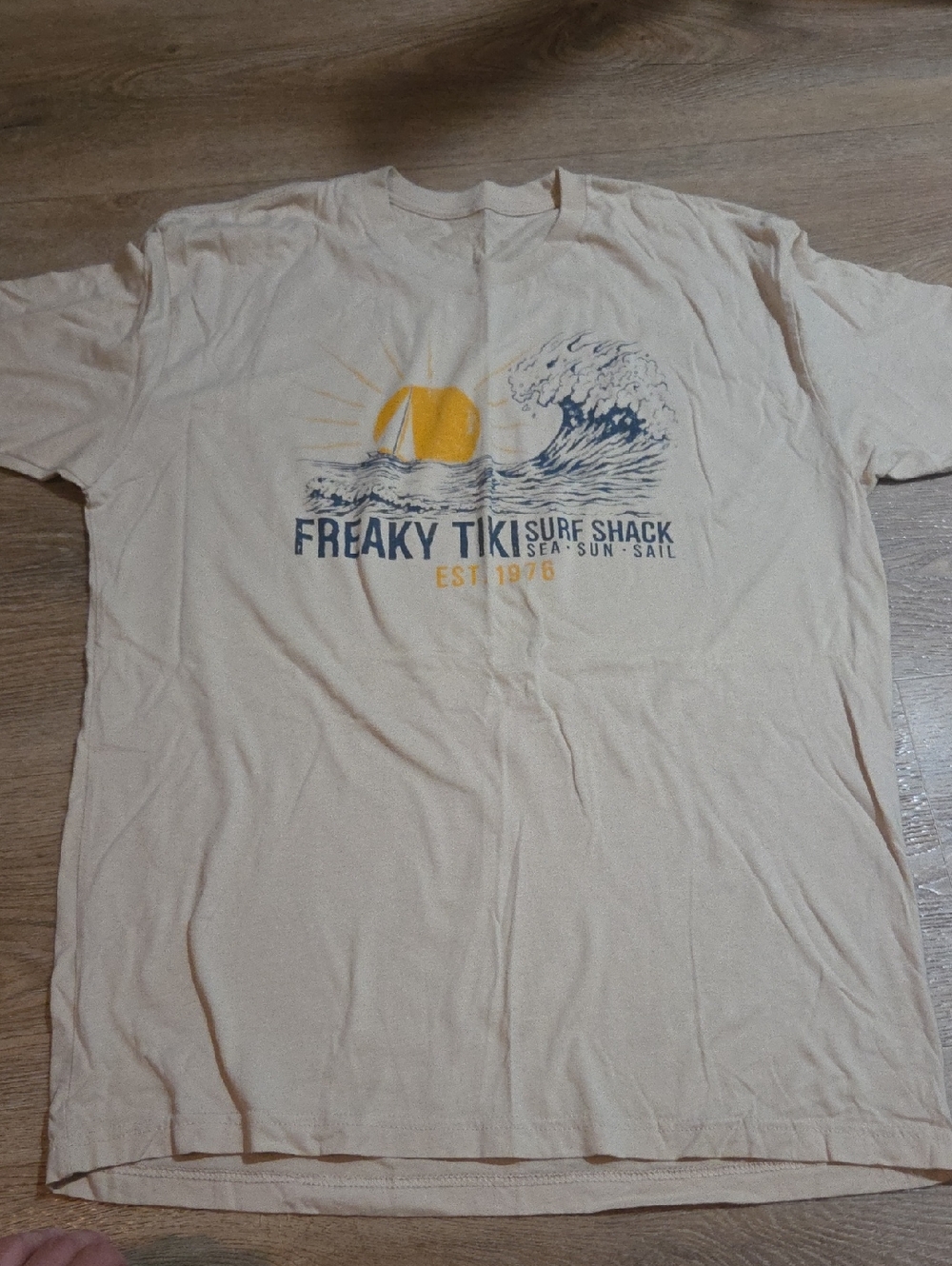 Men’s Sand Graphic Tee - Surf Shack